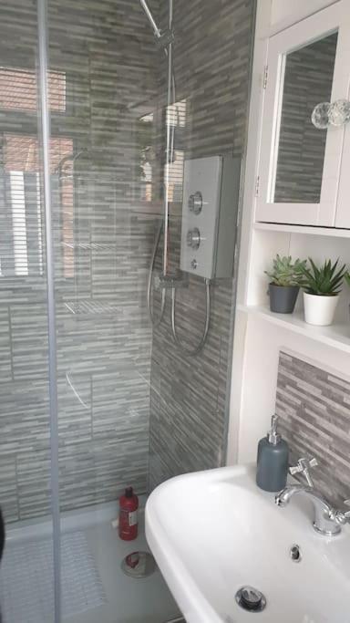 Near Liverpool Double Bedroom Hideaway Wirral Exterior photo